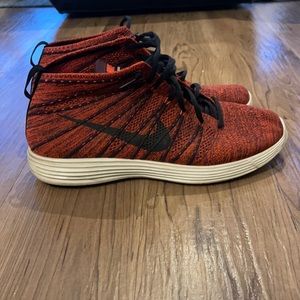 Nike Flyknit Chukka Shoe Red Size 12.5